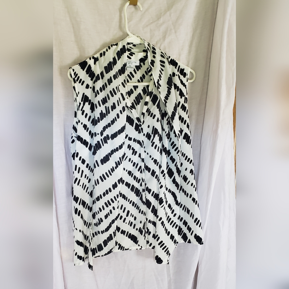 Liz Claiborne Black and White A-Line Pleated Tank